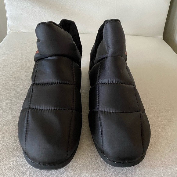 Women’s 8 - Avalanche comfortable Slip-Ons - Picture 2 of 6